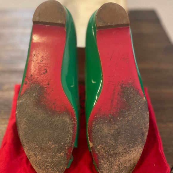 Christian Louboutin - Green Patent - peep toe flats - sz 38.5 - AUTHENTIC - Picture 2 of 7